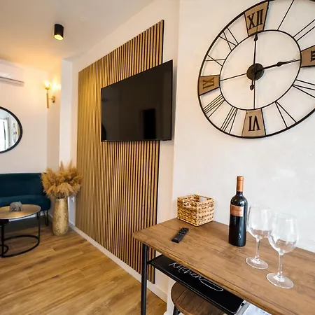 Premium Studio With Terrace Apartment