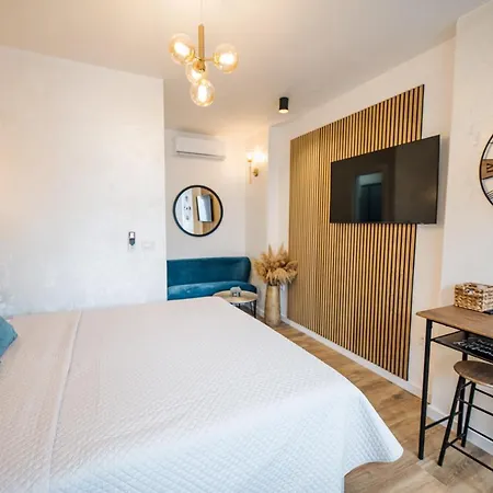 Premium Studio With Terrace Apartment *